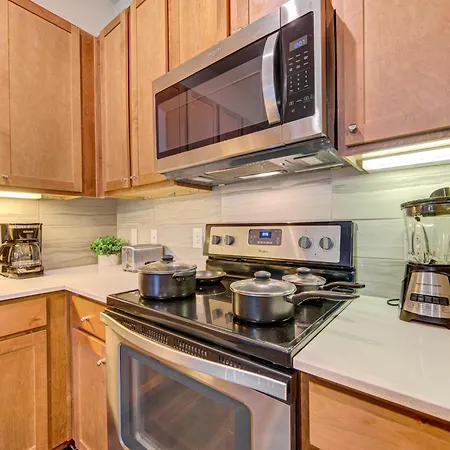 Urban Escape 1Br,Pool,Gym,Rooftop Serenity, Petsok